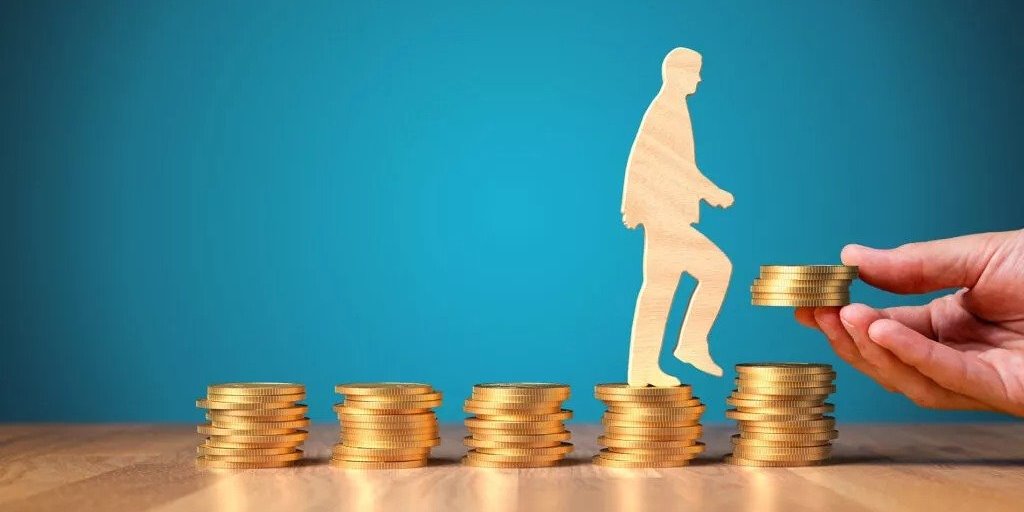 Στα €1.088 ο Κατώτατος Μισθός: Τι Αλλάζει από την 1η Ιανουαρίου και Ποιοι Επωφελούνται