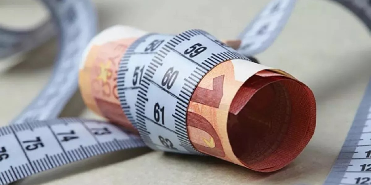 Πράσινη Φορολογία 100 Εκατομμυρίων Ευρώ το 2024: Αυξήσεις σε Καύσιμα, Νερό και Διαμονή σε Ξενοδοχεία