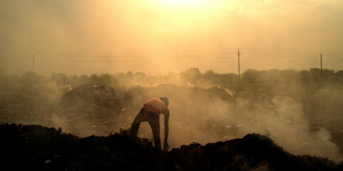 ILO: Το 70% των εργατών παγκοσμίως εκτίθεται σε κινδύνους που συνδέονται με την κλιματική αλλαγή