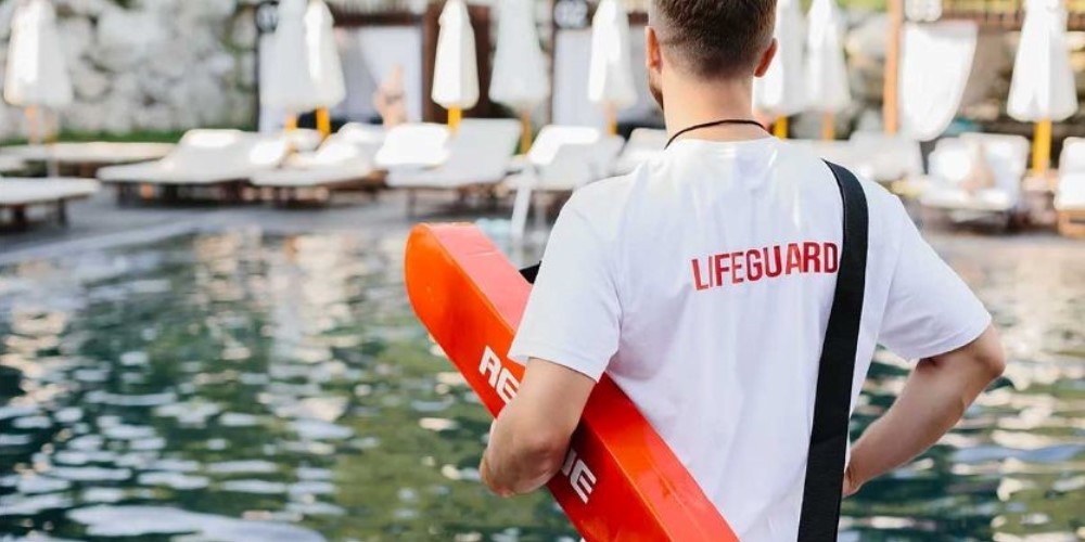 Pool Lifeguard - Ναυαγοσωστική Πισίνας