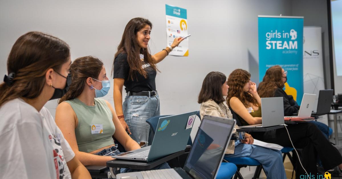 H SignalGeneriX φιλοξενεί και εκπαιδεύει Girls in STEAM Academy