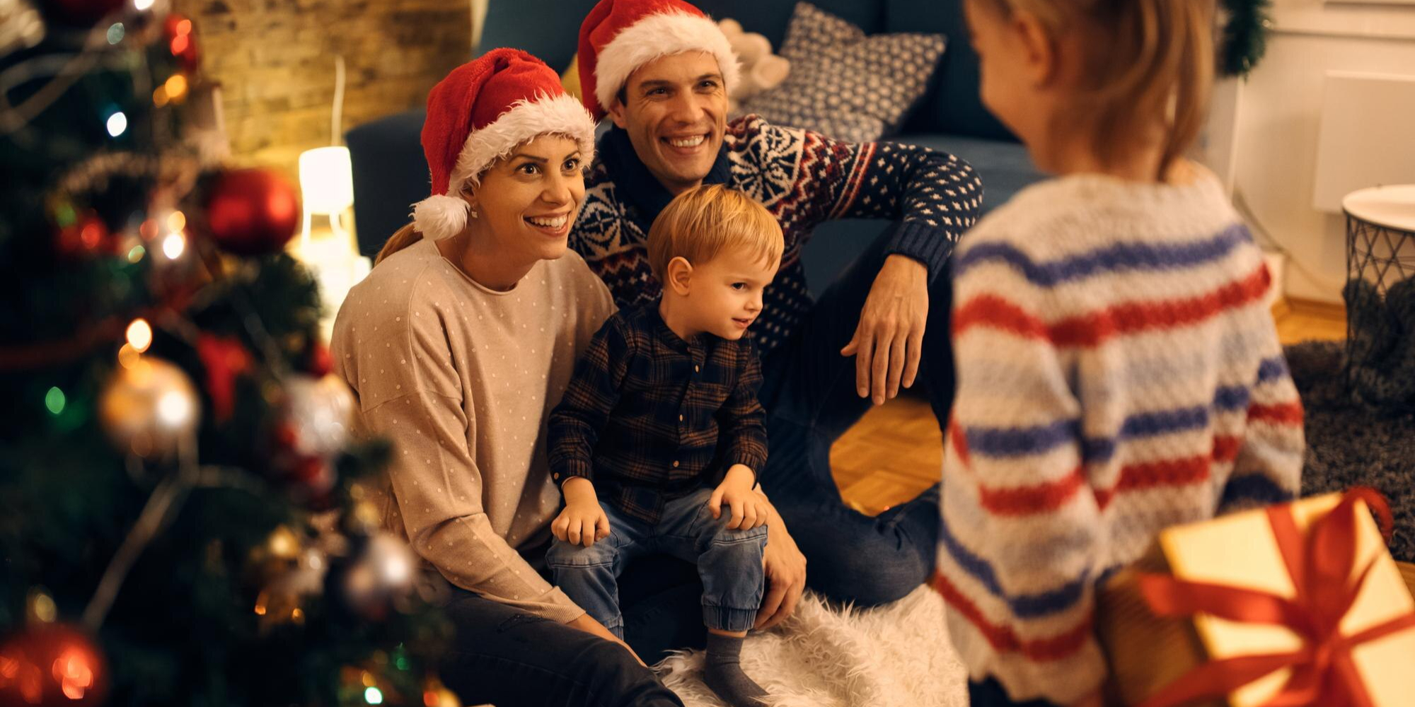 Από τη Φάτνη στη Σύγχρονη Οικογένεια: Μαθήματα Γονεϊκότητας από την Ιστορία των Χριστουγέννων