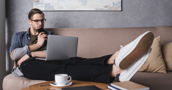 Κατά 198% αυξήθηκαν οι αφίξεις digital nomads στην Αθήνα σε μια πενταετία