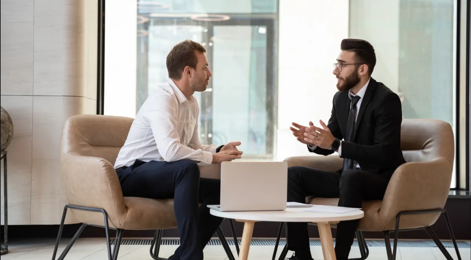 Η Τέχνη της Ήρεμης Διαφωνίας στον Χώρο Εργασίας: Πώς να Υποστηρίζετε Θέσεις με Ηρεμία και Αποτέλεσμα