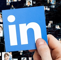 Η Σωστή και Λάθος Χρήση του LinkedIn από High-Profile Directors: Όσα Πρέπει να Γνωρίζουν