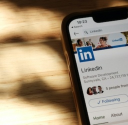 Μπορεί το LinkedIn να Καθορίσει την Καριέρα σας; Από το Βιογραφικό στο Personal Brand