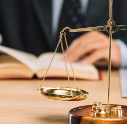Η Τέχνη της Ισορροπίας στην Εργασία – Σύντομος Οδηγός για Δικηγόρους