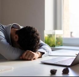 Ξεχάστε το Burnout. Το Boreout Απειλεί τον Εργασιακό Χώρο όσο Ποτέ