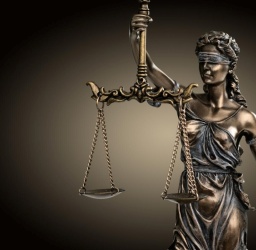 Δικαστική εξουσία: Σκιές για διαφθορά και στην Δικαιοσύνη