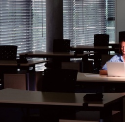 Η Σιωπηλή Κρίση της Μοναξιάς στη Δουλειά και πως να την Καταπολεμήσεις