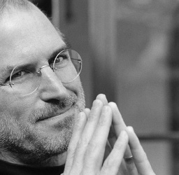Πώς η Ηγετική Σκέψη του Steve Jobs Επηρεάζει Ακόμη τον Σύγχρονο Κόσμο των Επιχειρήσεων