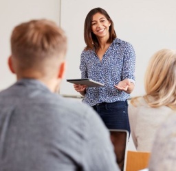 Γιατί η Επένδυση στην Εκπαίδευση Αποδίδει τα Πολλαπλάσια