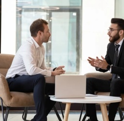 Η Τέχνη της Ήρεμης Διαφωνίας στον Χώρο Εργασίας: Πώς να Υποστηρίζετε Θέσεις με Ηρεμία και Αποτέλεσμα