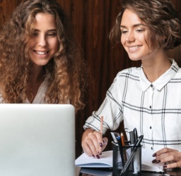 Πώς να Περιορίσετε τις Υπερωρίες και να Ενισχύσετε την Παραγωγικότητα της Επιχείρησής σας
