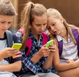 Η Δύναμη της Κριτικής Ανάγνωσης: Γιατί η Δημοκρατία Αρχίζει από την Τάξη